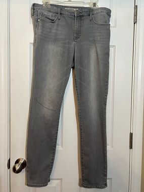 🦋 Athleta Straight Leg Women’s sculptex Jeans in Gray size 12